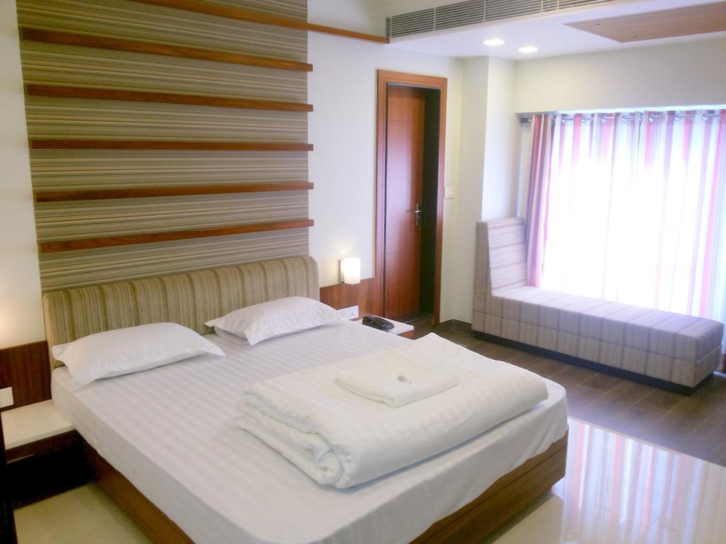 Hotel Sangat Plaza Bhopal Esterno foto