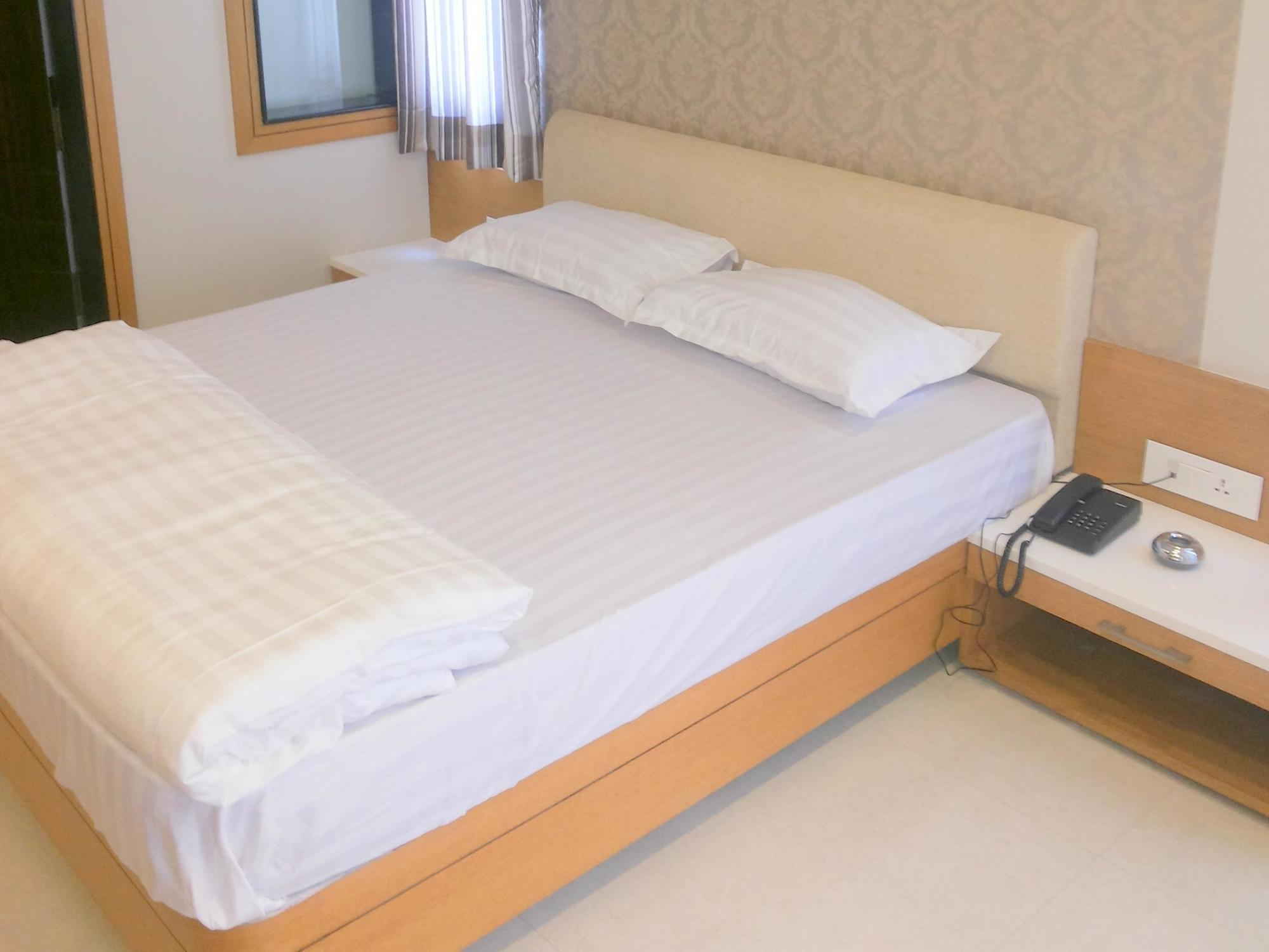 Hotel Sangat Plaza Bhopal Esterno foto