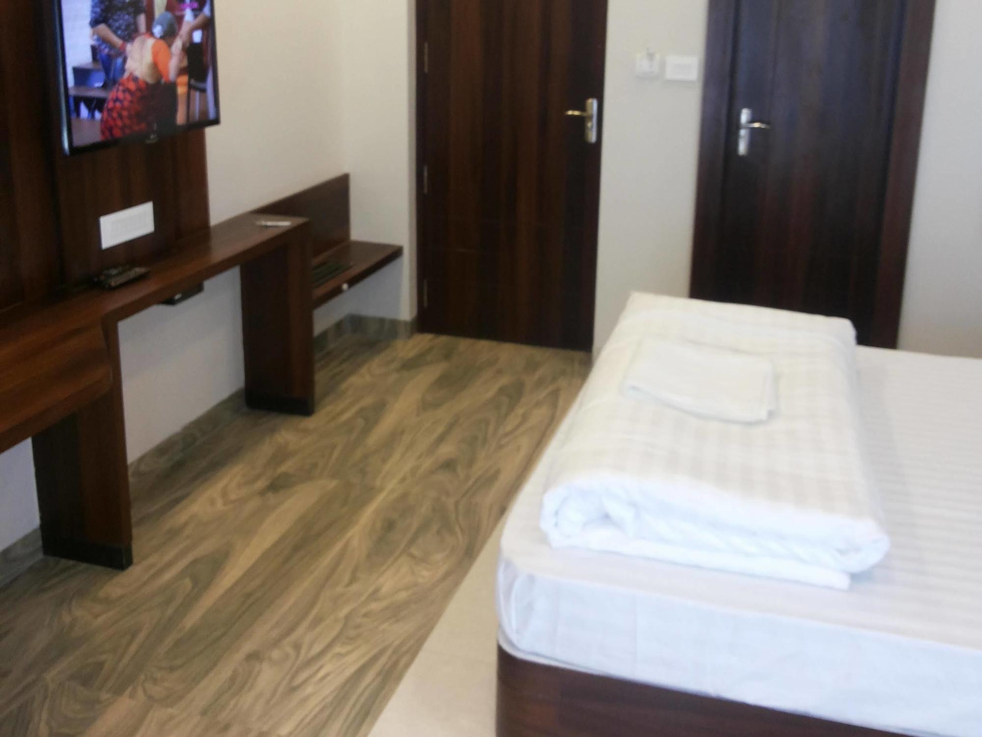 Hotel Sangat Plaza Bhopal Esterno foto